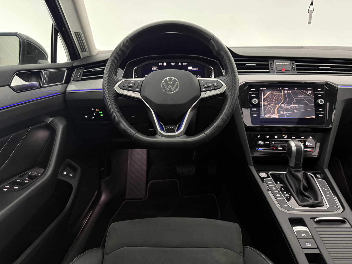 Volkswagen Passat Variant 1.4 TSI PHEV GTE | 231PK | Pano l | LED | Sfeerverl. | Trekh. | Camera | Virtual | Adaptive Cruise | Carplay l Stoelverw.