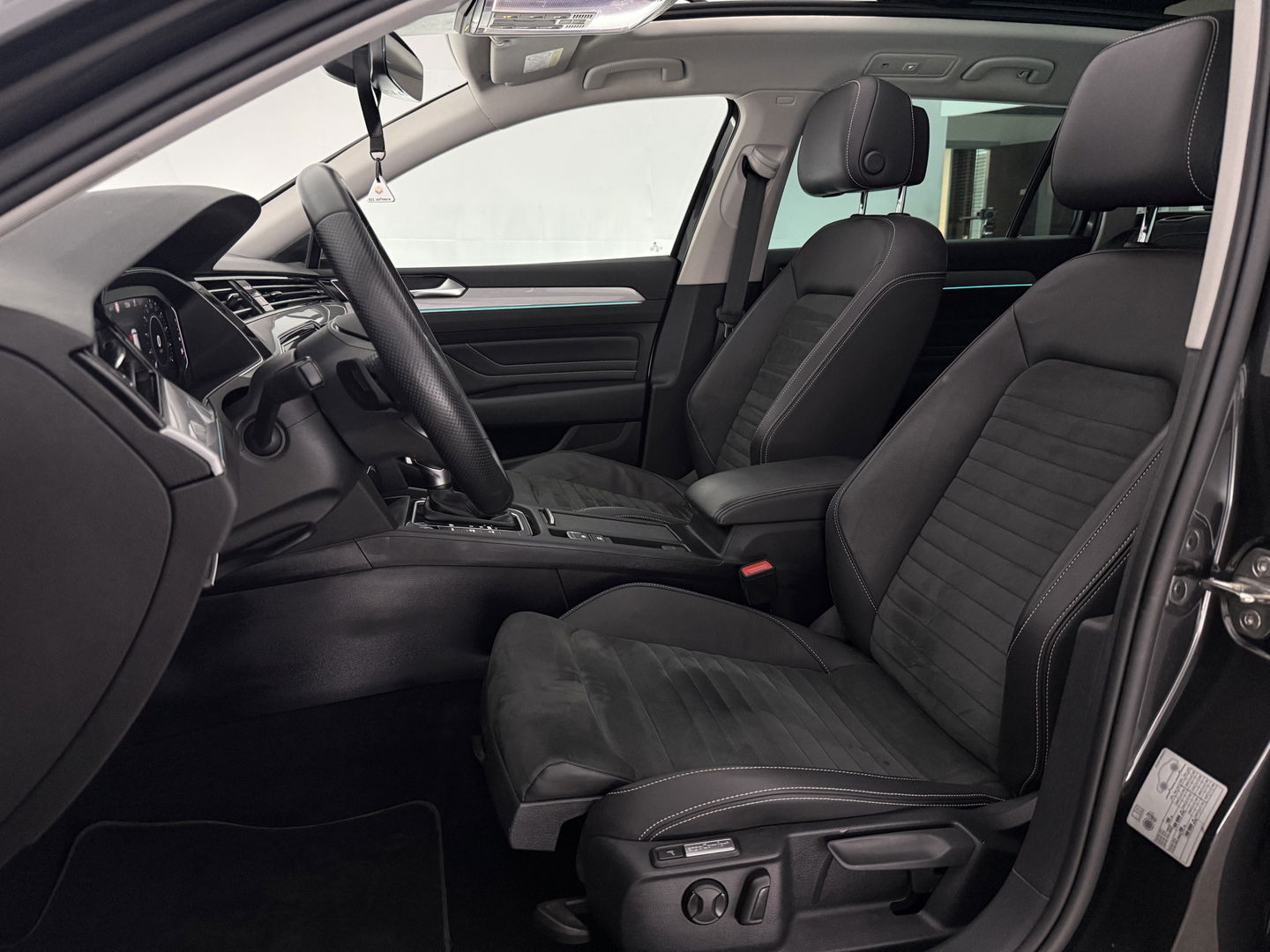 Volkswagen Passat Variant 1.4 TSI PHEV GTE | 231PK | Pano l | LED | Sfeerverl. | Trekh. | Camera | Virtual | Adaptive Cruise | Carplay l Stoelverw.