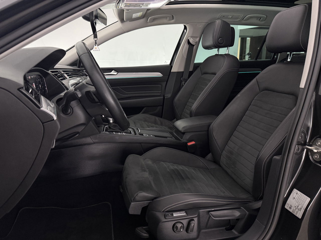 Volkswagen Passat Variant 1.4 TSI PHEV GTE | 231PK | Panoramadak | LED | Sfeerverl. | Trekhaak | Camera | Virtual Cockpit | Carplay
