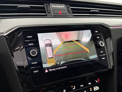 Volkswagen Passat Variant 1.4 TSI PHEV GTE | 231PK | Panoramadak | LED | Sfeerverl. | Trekhaak | Camera | Virtual Cockpit | Carplay