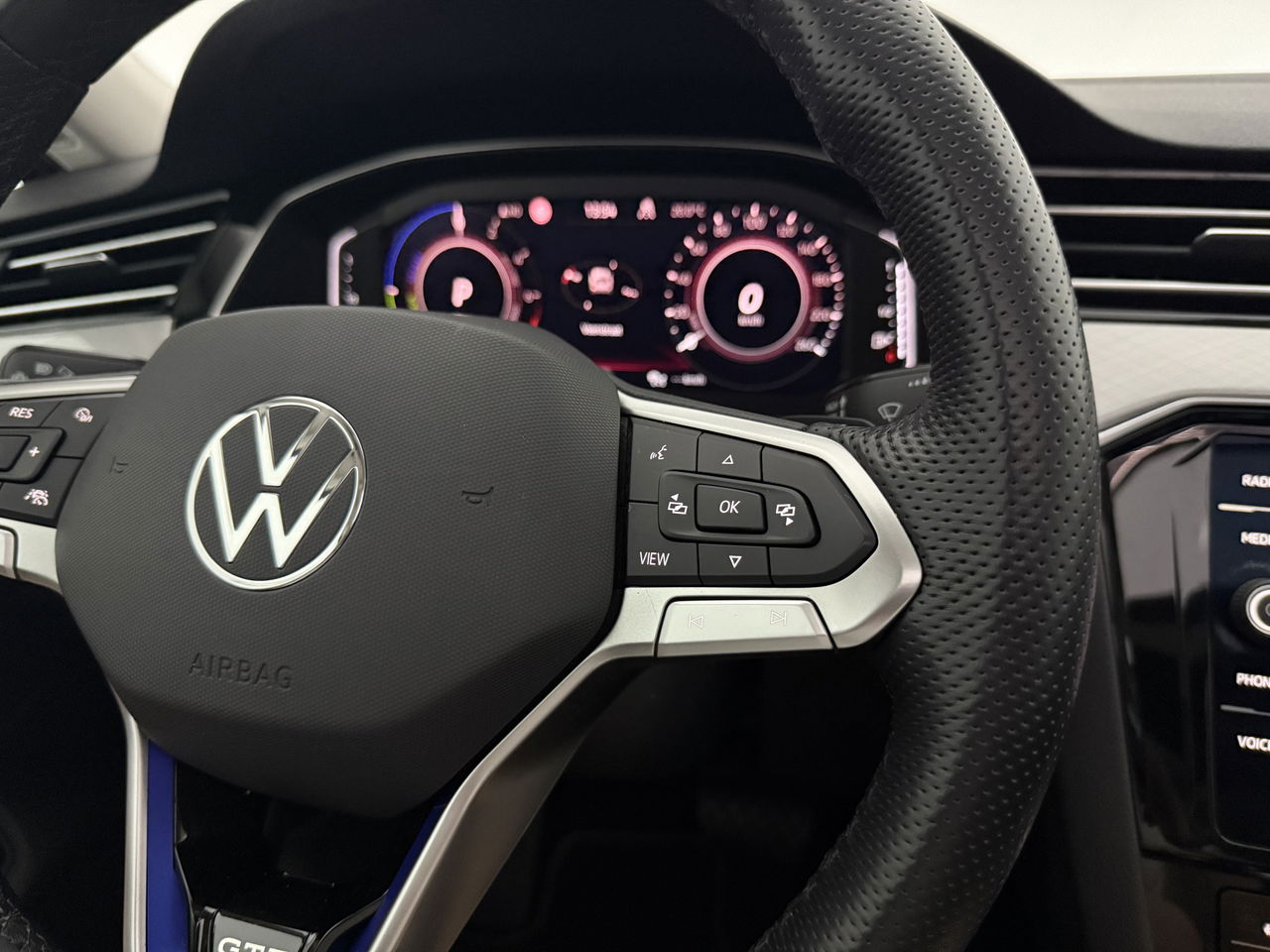 Volkswagen Passat Variant 1.4 TSI PHEV GTE | 231PK | Panoramadak | LED | Sfeerverl. | Trekhaak | Camera | Virtual Cockpit | Carplay