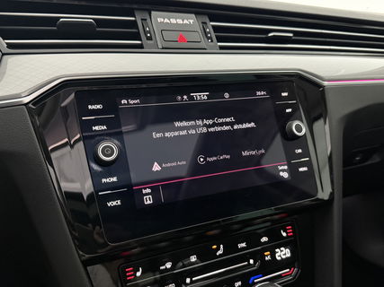 Volkswagen Passat Variant 1.4 TSI PHEV GTE | 231PK | Panoramadak | LED | Sfeerverl. | Trekhaak | Camera | Virtual Cockpit | Carplay