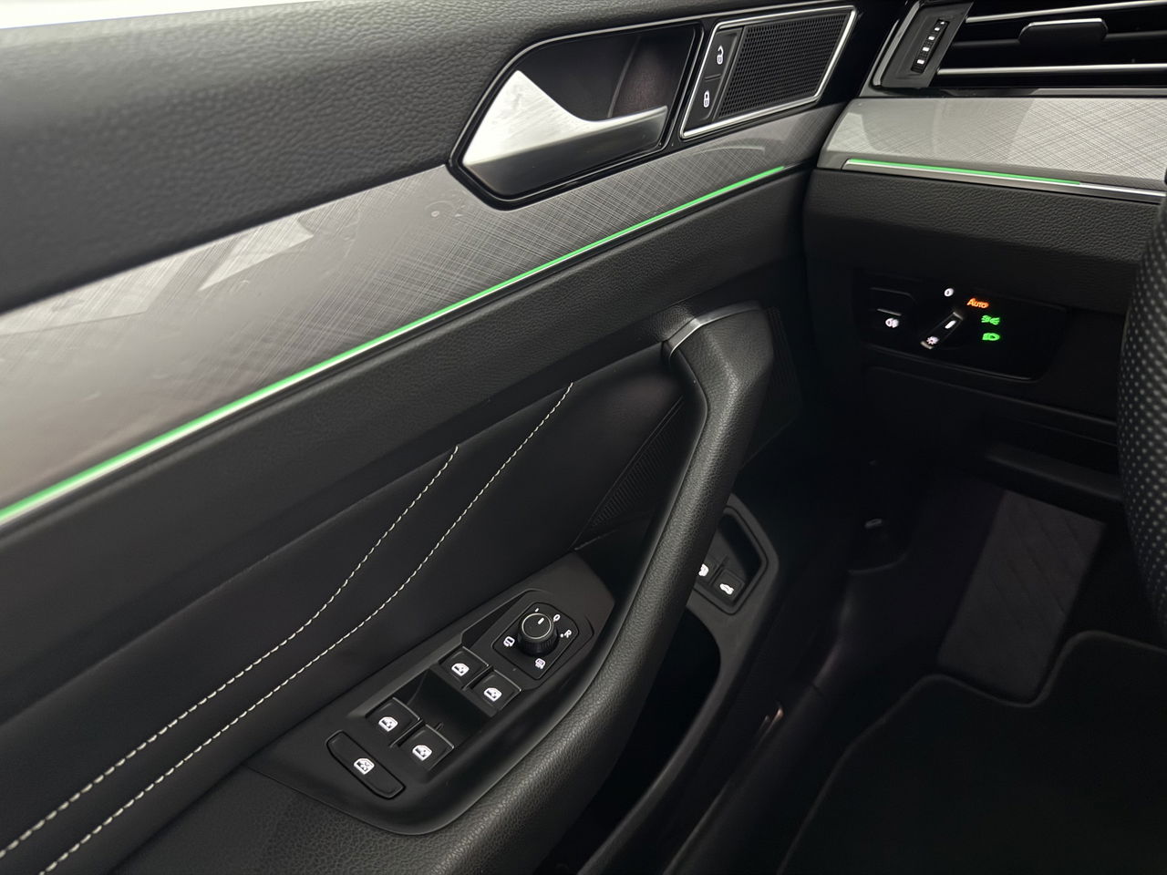 Volkswagen Passat Variant 1.4 TSI PHEV GTE | 231PK | Panoramadak | LED | Sfeerverl. | Trekhaak | Camera | Virtual Cockpit | Carplay