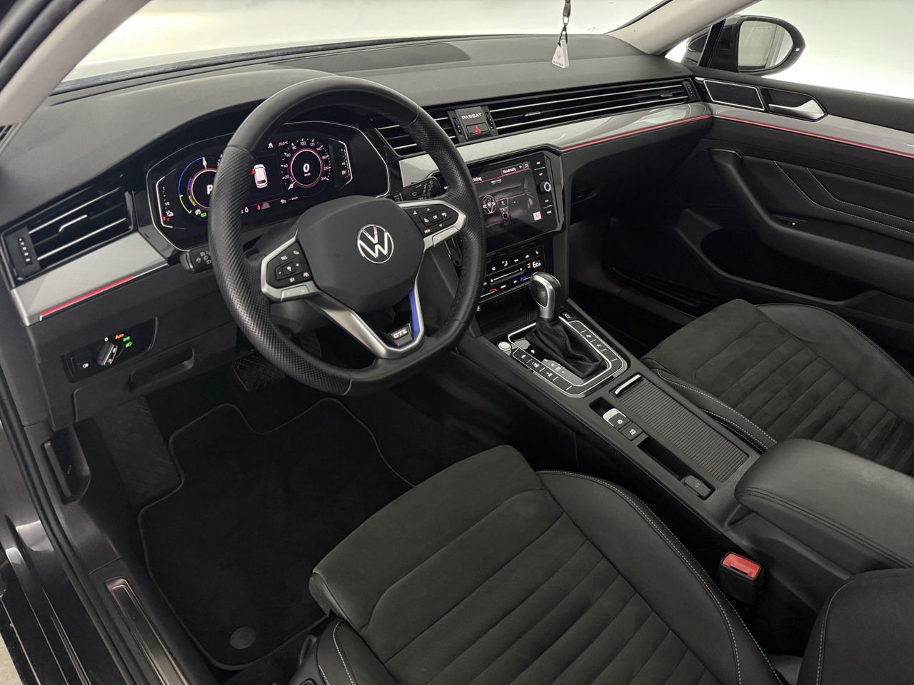 Volkswagen Passat Variant 1.4 TSI PHEV GTE | 231PK | Panoramadak | LED | Sfeerverl. | Trekhaak | Camera | Virtual Cockpit | Carplay