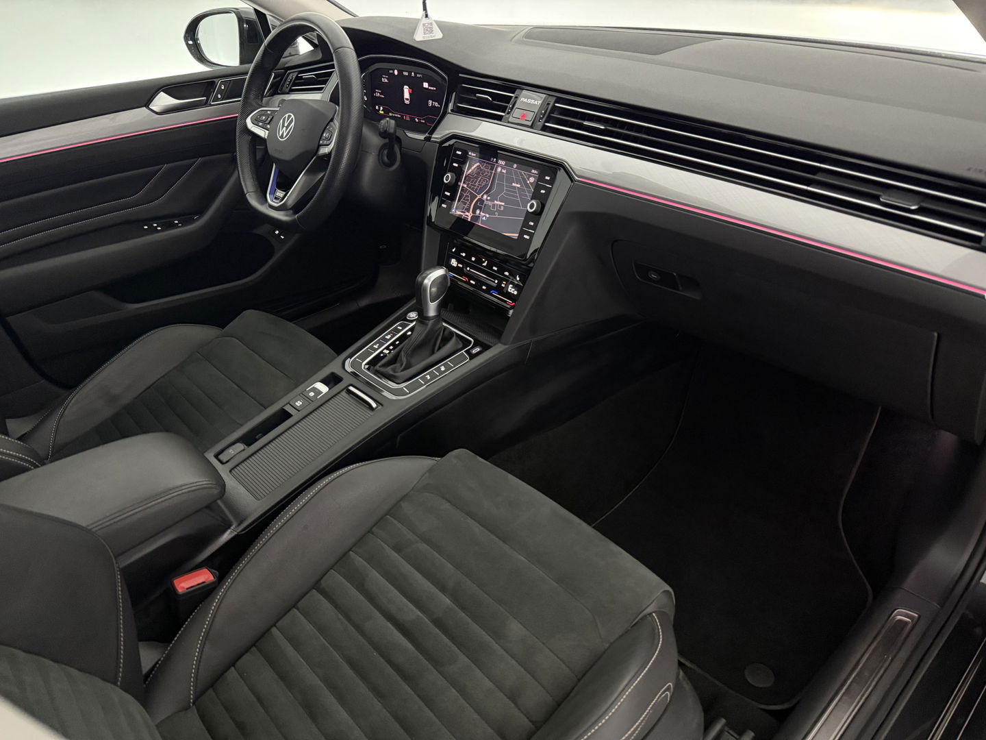 Volkswagen Passat Variant 1.4 TSI PHEV GTE | 231PK | Pano l | LED | Sfeerverl. | Trekh. | Camera | Virtual | Adaptive Cruise | Carplay l Stoelverw.
