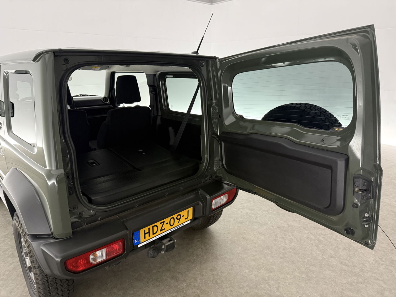 Suzuki Jimny 1.5 Style | 4x4 | AWD | 4 Persoons | Bullbar | Cruise | Navigatie | 15"LMV | Stoelverwarming