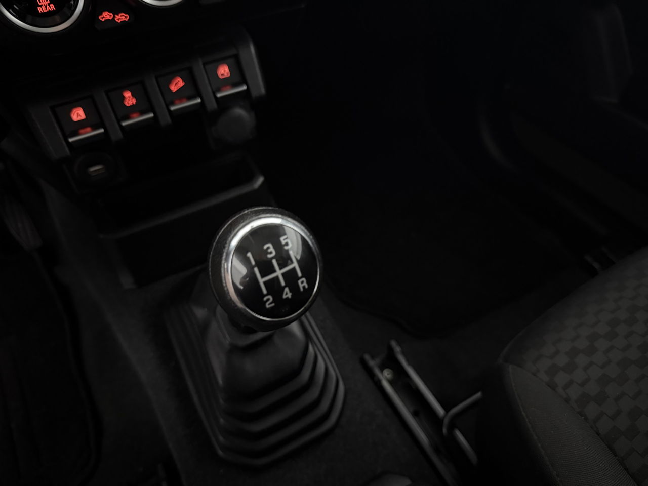 Suzuki Jimny 1.5 Style | 4x4 | AWD | 4 Persoons | Bullbar | Cruise | Navigatie | 15"LMV | Stoelverwarming