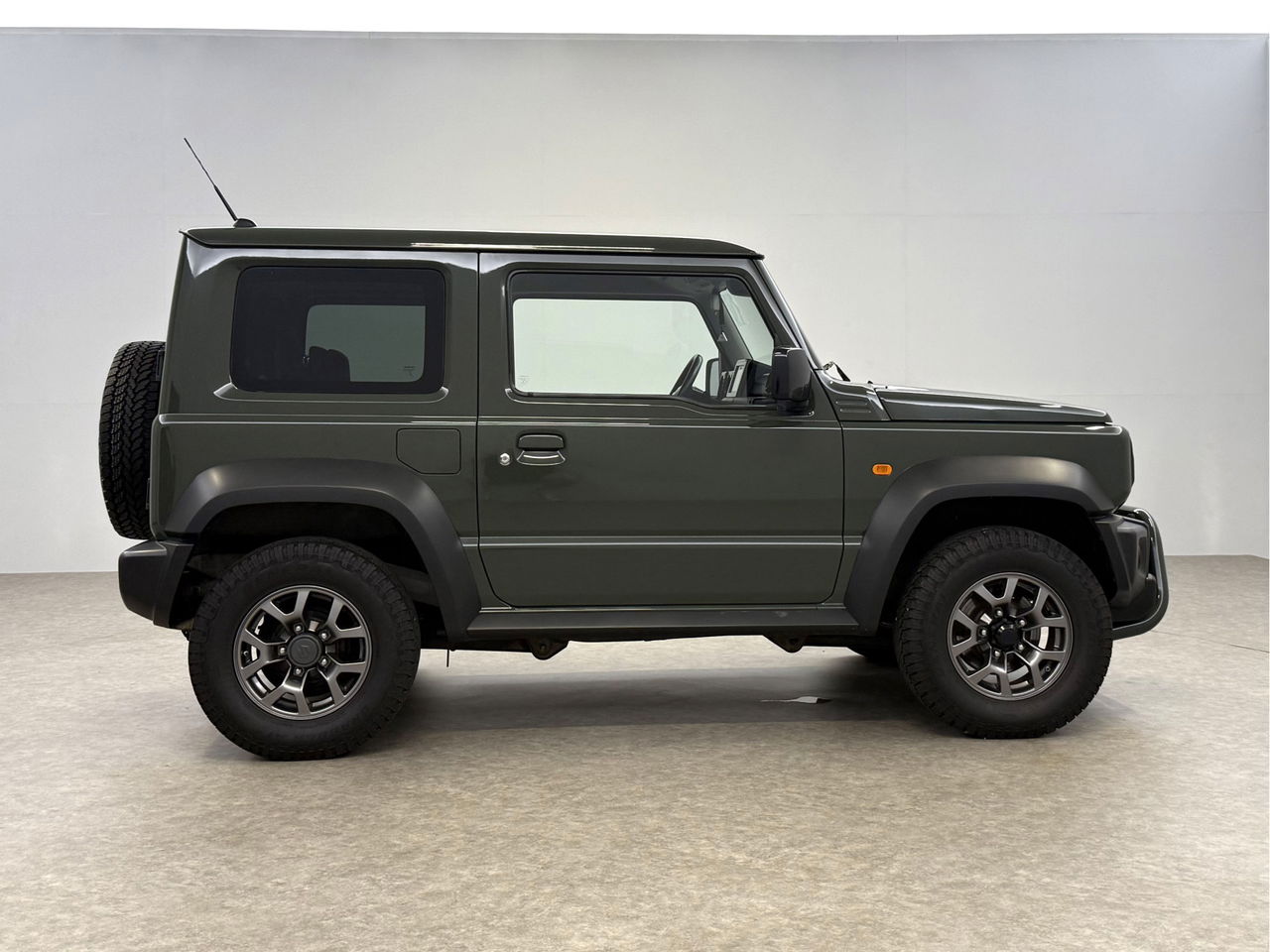 Suzuki Jimny 1.5 Style | 4x4 | AWD | 4 Persoons | Bullbar | Cruise | Navigatie | 15"LMV | Stoelverwarming