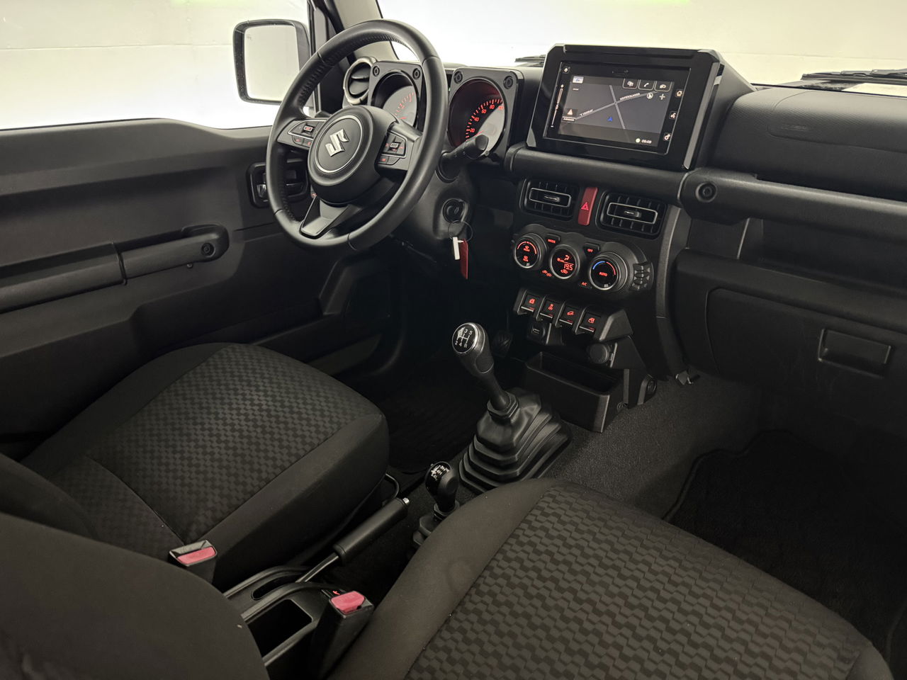 Suzuki Jimny 1.5 Style | 4x4 | AWD | 4 Persoons | Bullbar | Cruise | Navigatie | 15"LMV | Stoelverwarming