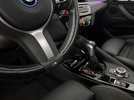 BMW X1 xDrive25e M-Sport Panoramadak | Lazer | LED | Sfeerver. | Trekhaak | Carplay | HuD | Camera | Virtual Cockpit