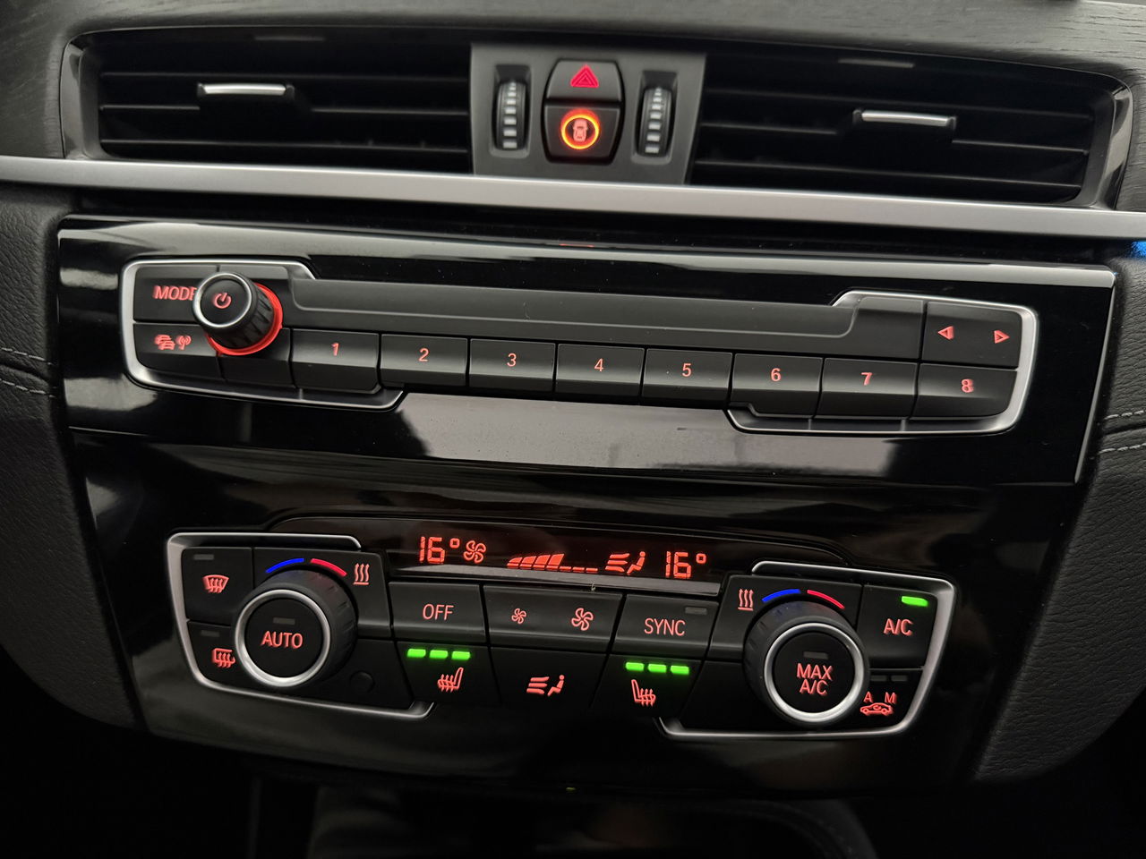 BMW X1 xDrive25e M-Sport Panoramadak | Lazer | LED | Sfeerver. | Trekhaak | Carplay | HuD | Camera | Virtual Cockpit