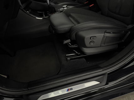 BMW X1 xDrive25e M-Sport Panoramadak | Lazer | LED | Sfeerver. | Trekhaak | Carplay | HuD | Camera | Virtual Cockpit