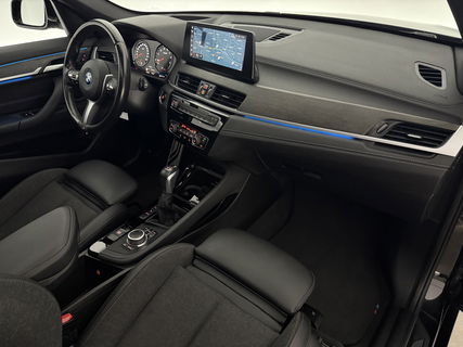 BMW X1 xDrive25e M-Sport Panoramadak | Lazer | LED | Sfeerver. | Trekhaak | Carplay | HuD | Camera | Virtual Cockpit