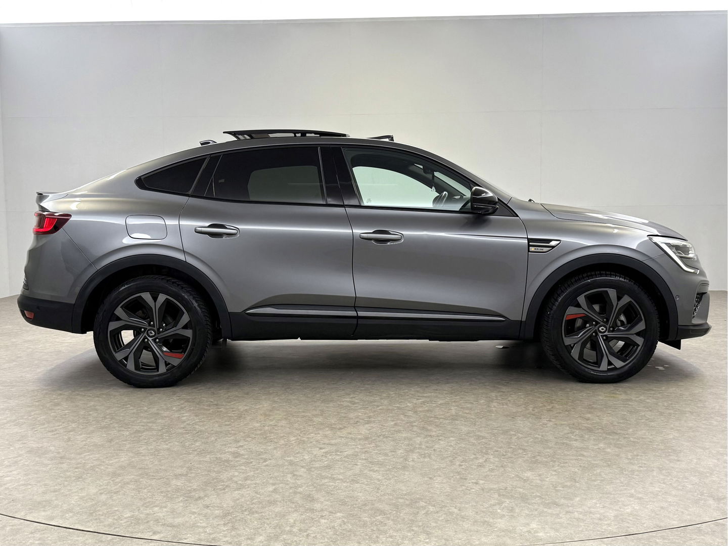 Renault Arkana 1.6 E-Tech Hybrid R.S. Line | Pano | 360° | Virtual | Carplay | LED | Adaptive Cruise | Parkeersens.