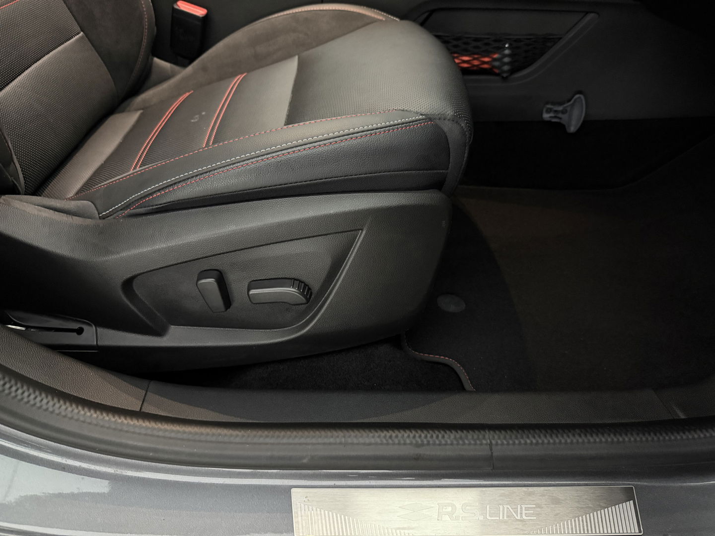 Renault Arkana 1.6 E-Tech Hybrid R.S. Line | Pano | 360° | Virtual | Carplay | LED | Adaptive Cruise | Parkeersens.