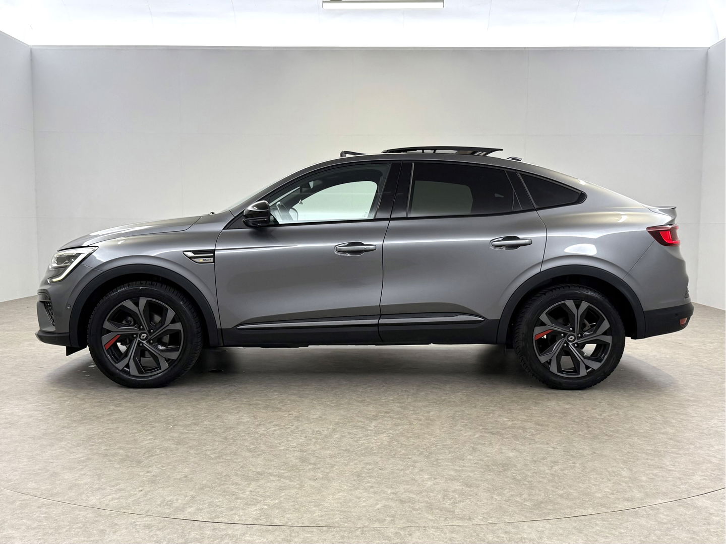 Renault Arkana 1.6 E-Tech Hybrid R.S. Line | Pano | 360° | Virtual | Carplay | LED | Adaptive Cruise | Parkeersens.