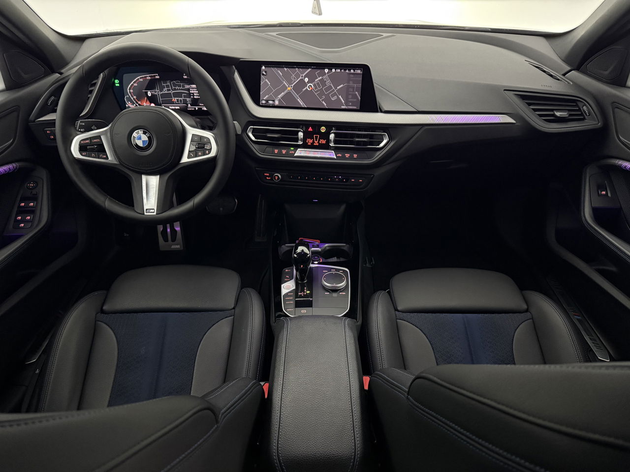 BMW 1-serie 118i M-sport | Sfeerverl. | Virtual | Carplay | Cruise | Parkeersens | LED | NAP
