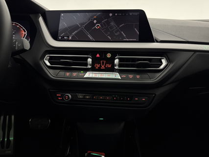 BMW 1-serie 118i M-sport | Sfeerverl. | Virtual | Carplay | Cruise | Parkeersens | LED | NAP