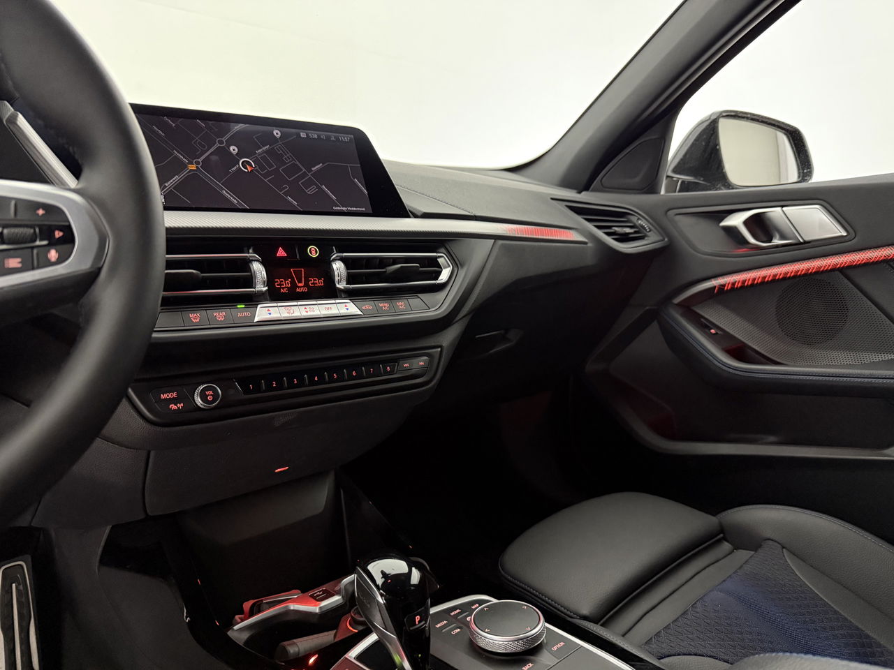 BMW 1-serie 118i M-sport | Sfeerverl. | Virtual | Carplay | Cruise | Parkeersens | LED | NAP