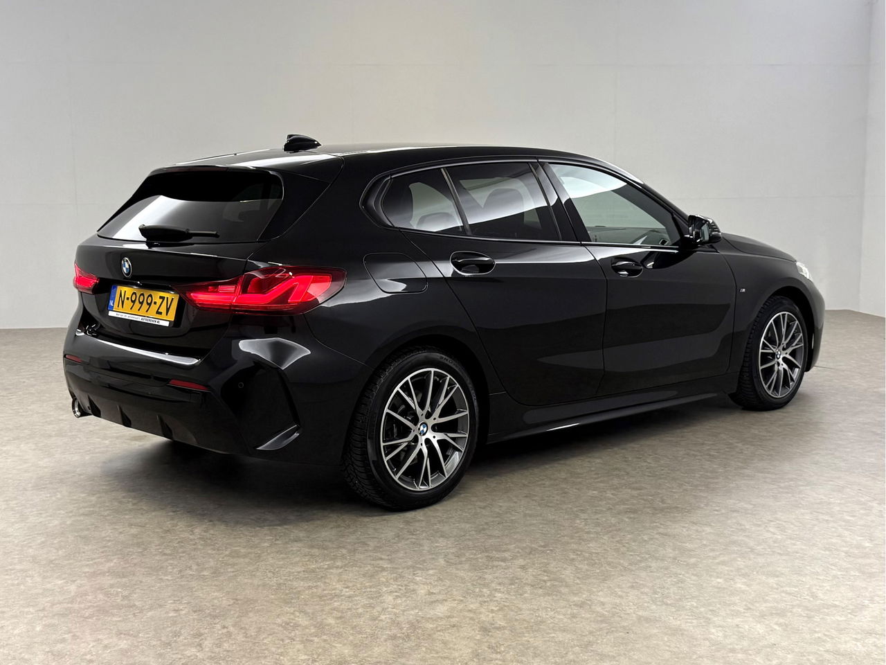 BMW 1-serie 118i M-sport | Sfeerverl. | Virtual | Carplay | Cruise | Parkeersens | LED | NAP