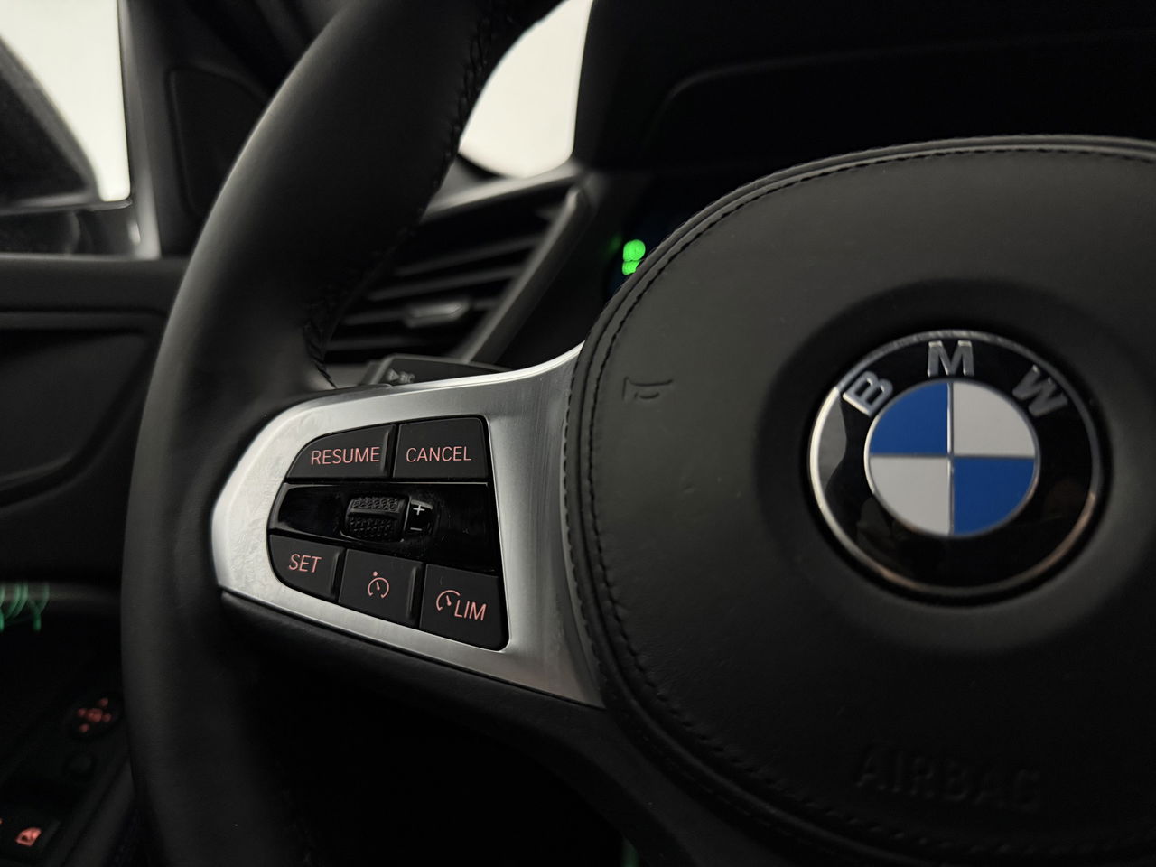BMW 1-serie 118i M-sport | Sfeerverl. | Virtual | Carplay | Cruise | Parkeersens | LED | NAP