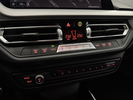 BMW 1-serie 118i M-sport | Sfeerverl. | Virtual | Carplay | Cruise | Parkeersens | LED | NAP