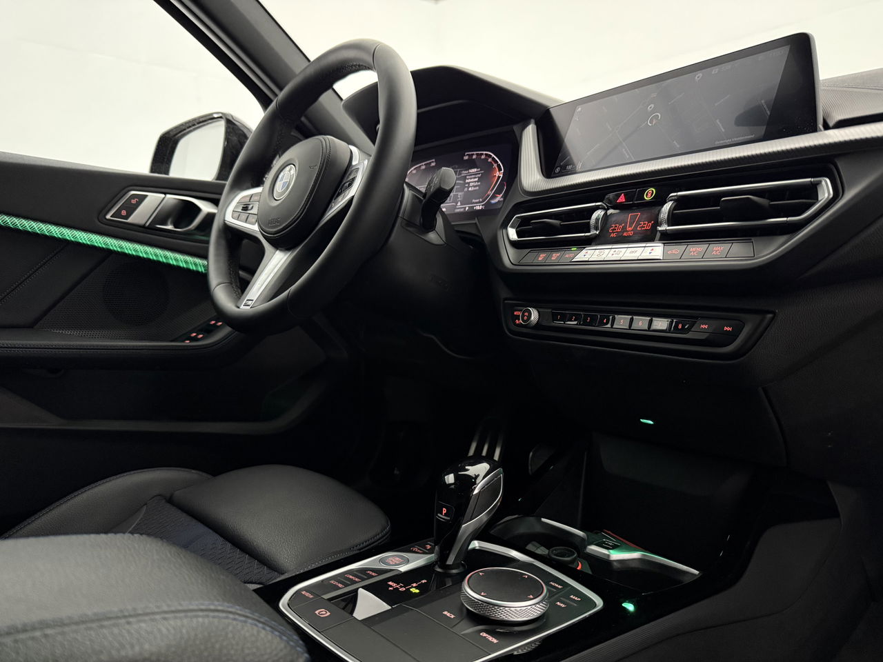 BMW 1-serie 118i M-sport | Sfeerverl. | Virtual | Carplay | Cruise | Parkeersens | LED | NAP