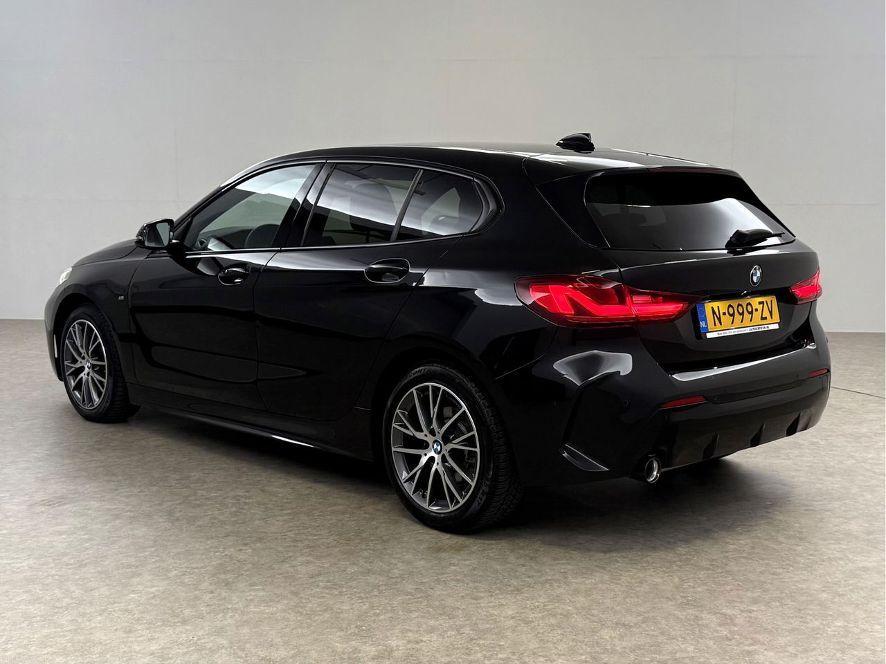 BMW 1-serie 118i M-sport | Sfeerverl. | Virtual | Carplay | Cruise | Parkeersens | LED | NAP