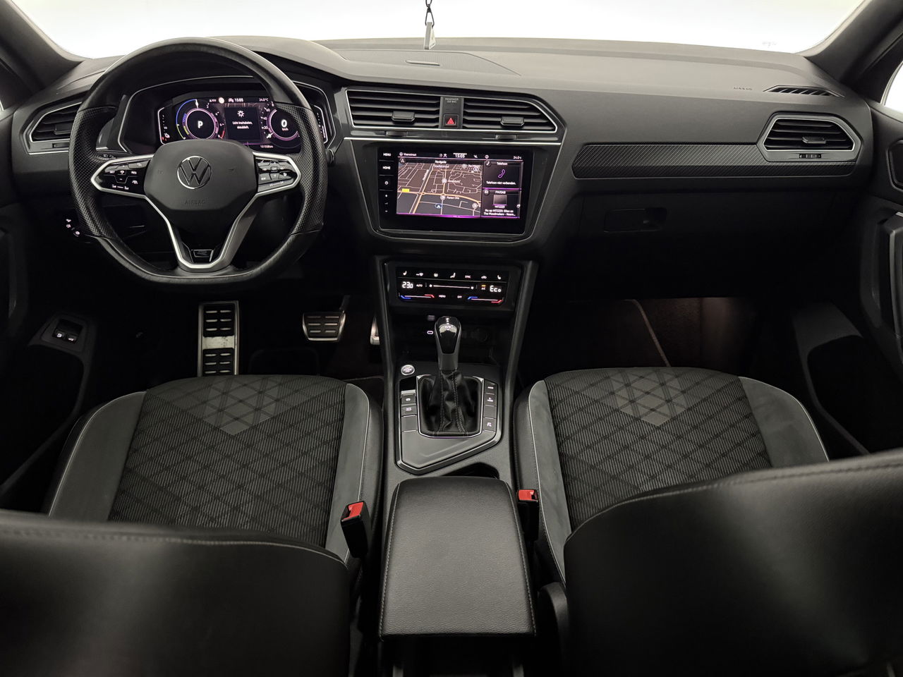 Volkswagen Tiguan 1.4 TSI eHybrid 225PK R-Line | Sfeerverl. | Virtual | 360° | Trekh | IQ Light | Carplay