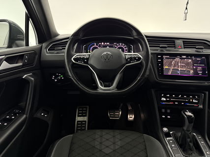 Volkswagen Tiguan 1.4 TSI eHybrid 225PK R-Line | Sfeerverl. | Virtual | 360° | Trekh | IQ Light | Carplay