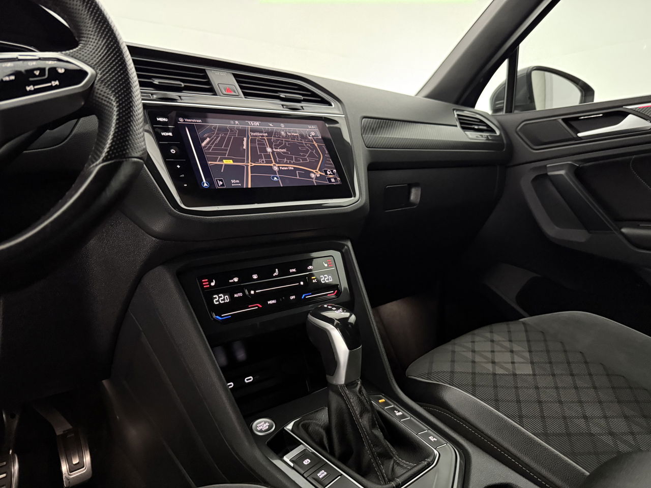 Volkswagen Tiguan 1.4 TSI eHybrid 225PK R-Line | Sfeerverl. | Virtual | 360° | Trekh | IQ Light | Carplay