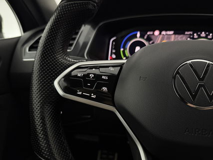 Volkswagen Tiguan 1.4 TSI eHybrid 225PK R-Line | Sfeerverl. | Virtual | 360° | Trekh | IQ Light | Carplay