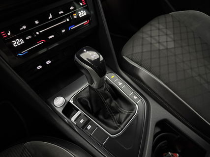 Volkswagen Tiguan 1.4 TSI eHybrid 225PK R-Line | Sfeerverl. | Virtual | 360° | Trekh | IQ Light | Carplay