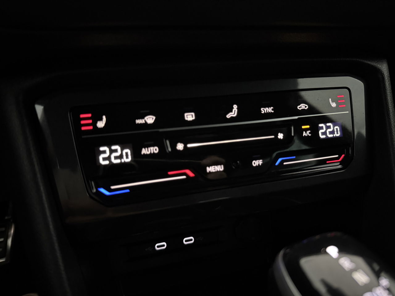 Volkswagen Tiguan 1.4 TSI eHybrid 225PK R-Line | Sfeerverl. | Virtual | 360° | Trekh | IQ Light | Carplay