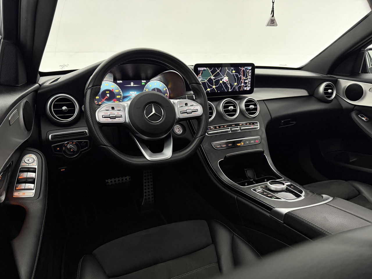 Mercedes-Benz C-Klasse 180 AMG | Pano | Virtual | Camera | LED | Cruise | Navigatie | NAP