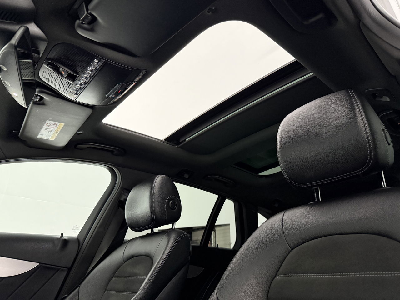 Mercedes-Benz C-Klasse 180 AMG | Pano | Virtual | Camera | LED | Cruise | Navigatie | NAP
