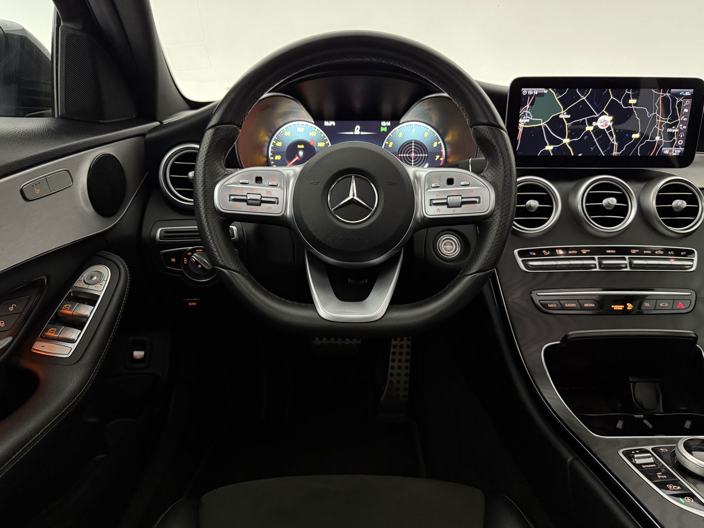 Mercedes-Benz C-Klasse 180 AMG | Pano | Virtual | Camera | LED | Cruise | Navigatie | NAP