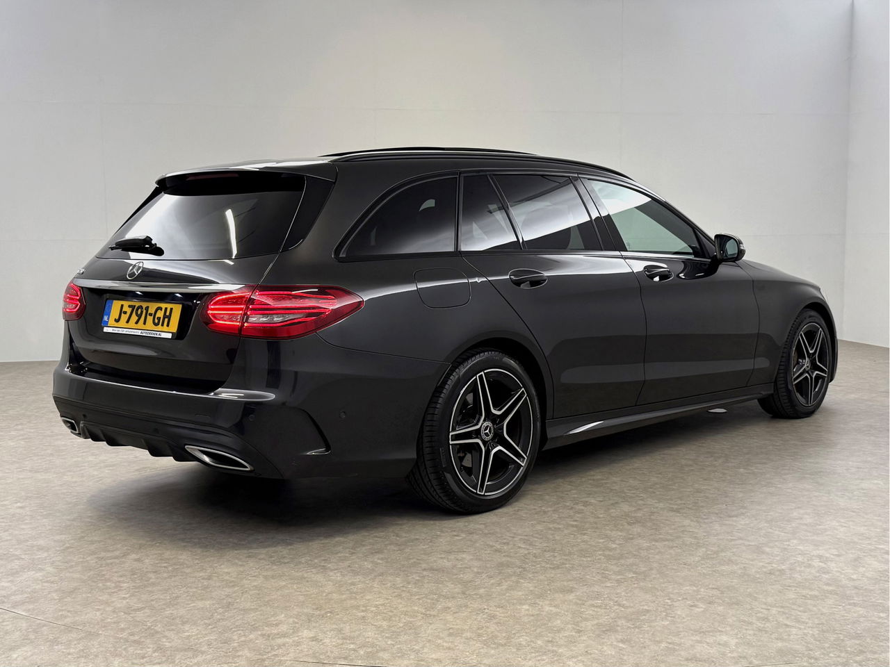 Mercedes-Benz C-Klasse 180 AMG | Pano | Virtual | Camera | LED | Cruise | Navigatie | NAP