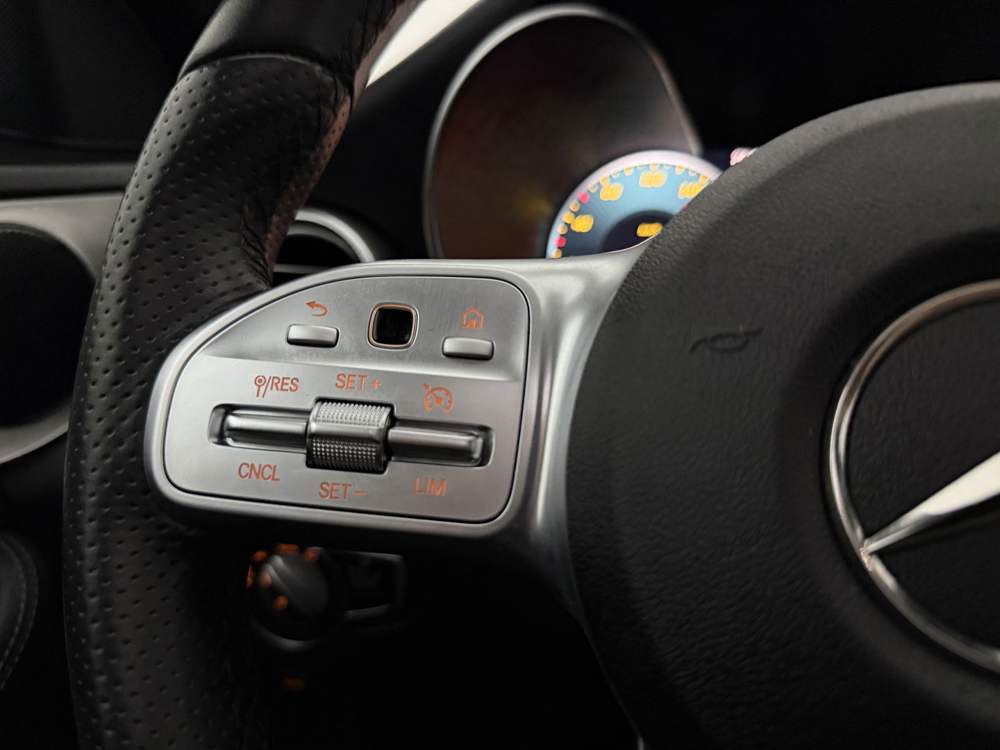 Mercedes-Benz C-Klasse 180 AMG | Pano | Virtual | Camera | LED | Cruise | Navigatie | NAP