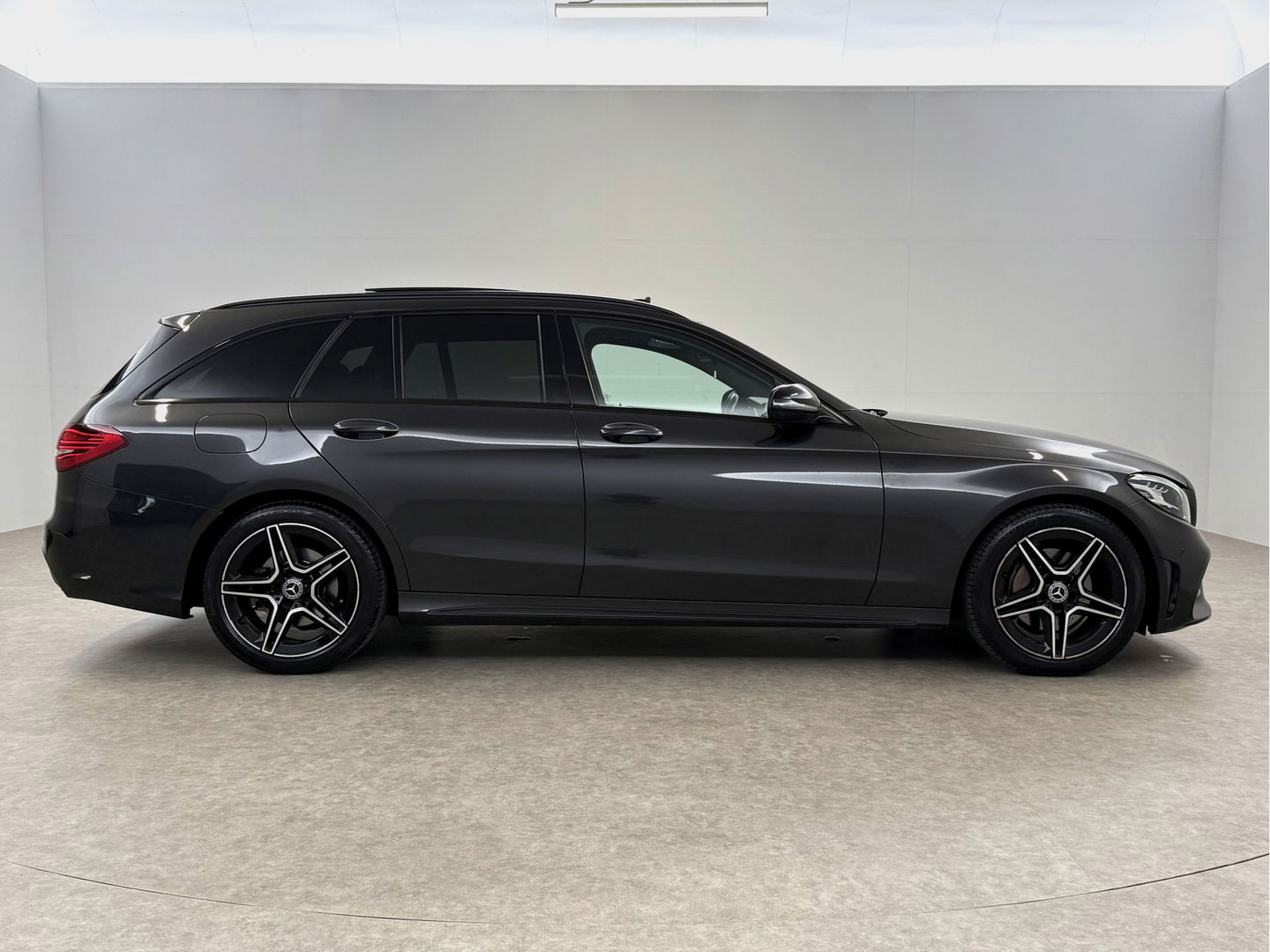 Mercedes-Benz C-Klasse 180 AMG | Pano | Virtual | Camera | LED | Cruise | Navigatie | NAP
