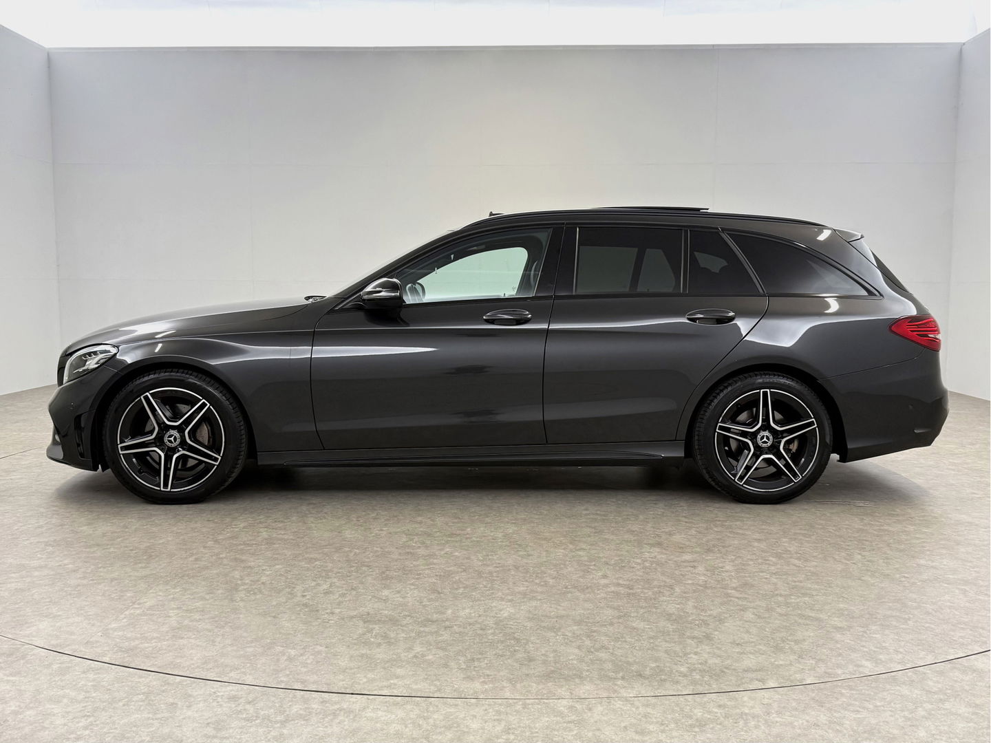 Mercedes-Benz C-Klasse 180 AMG | Pano | Virtual | Camera | LED | Cruise | Navigatie | NAP