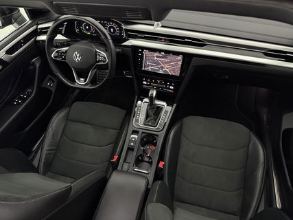 Volkswagen Arteon Shooting Brake 1.4 TSI eHybrid R-Line | Pano | Sfeerverl. | HuD | Virtual | Trekh. | LED | Carplay | Camera