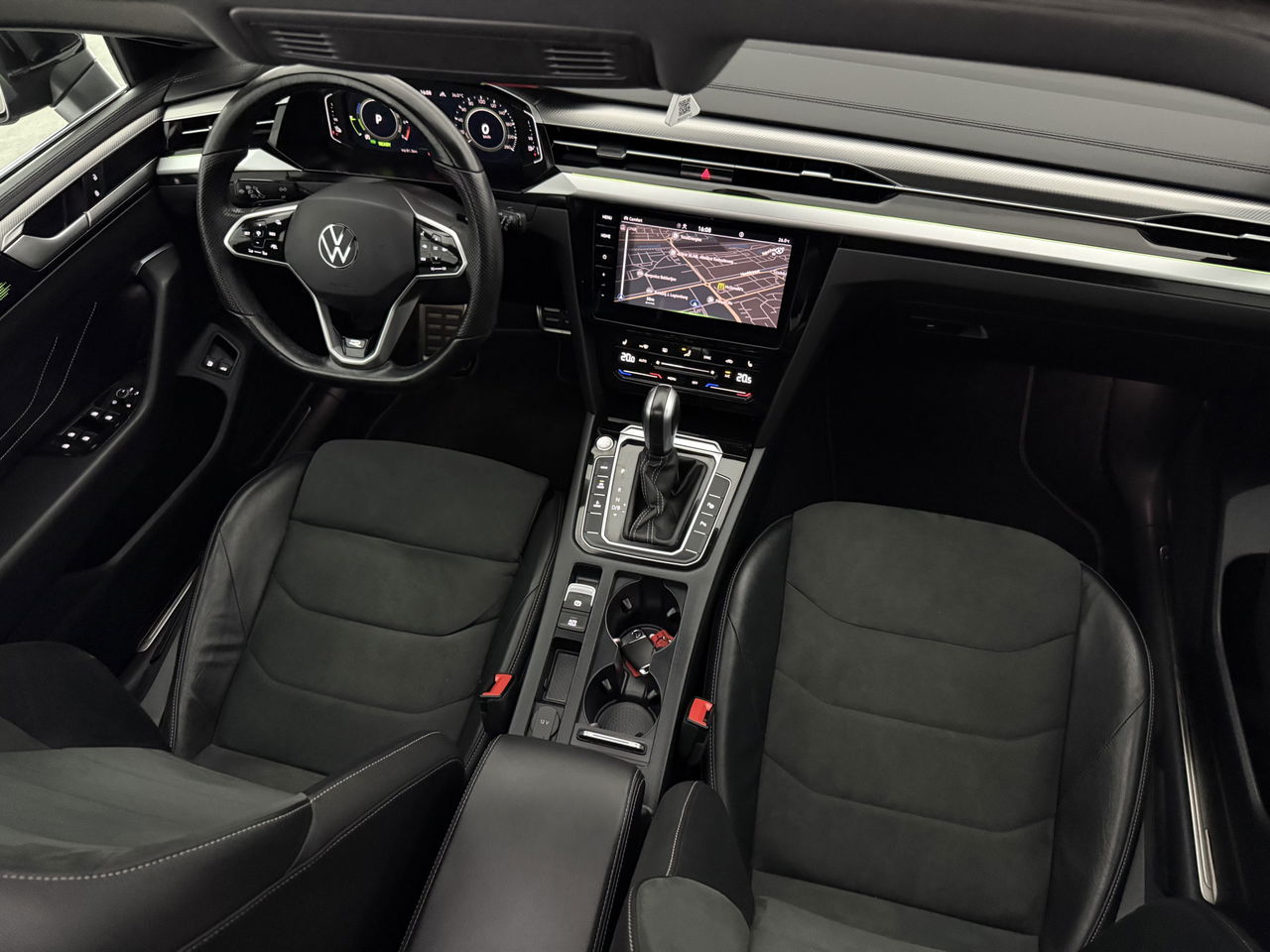 Volkswagen Arteon Shooting Brake 1.4 TSI eHybrid R-Line | Pano | Sfeerverl. | HuD | Virtual | Trekh. | LED | Carplay | Camera