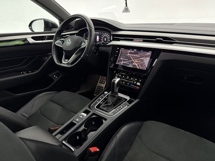 Volkswagen Arteon Shooting Brake 1.4 TSI eHybrid R-Line | Pano | Sfeerverl. | HuD | Virtual | Trekh. | LED | Carplay | Camera