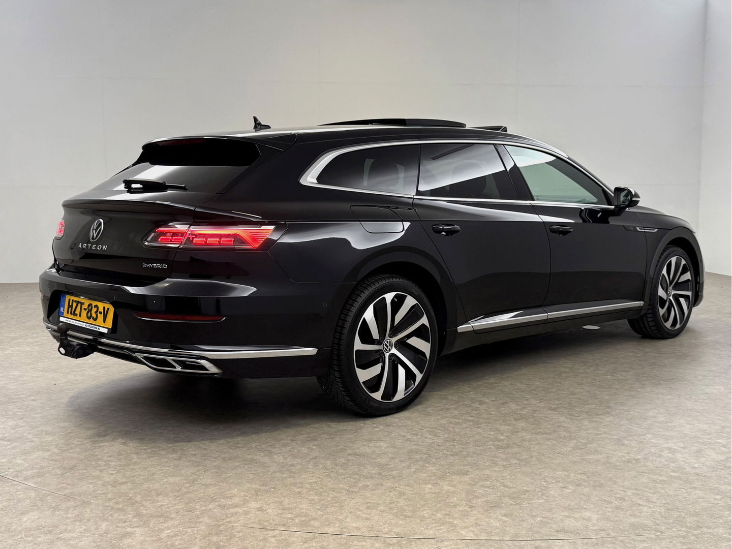 Volkswagen Arteon Shooting Brake 1.4 TSI eHybrid R-Line | Pano | Sfeerverl. | HUD | Virtual | Trekh. | Stoelmassage l LED | Carplay | Camera