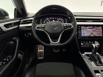 Volkswagen Arteon Shooting Brake 1.4 TSI eHybrid R-Line | Pano | Sfeerverl. | HuD | Virtual | Trekh. | LED | Carplay | Camera