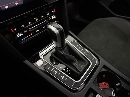 Volkswagen Arteon Shooting Brake 1.4 TSI eHybrid R-Line | Pano | Sfeerverl. | HuD | Virtual | Trekh. | LED | Carplay | Camera