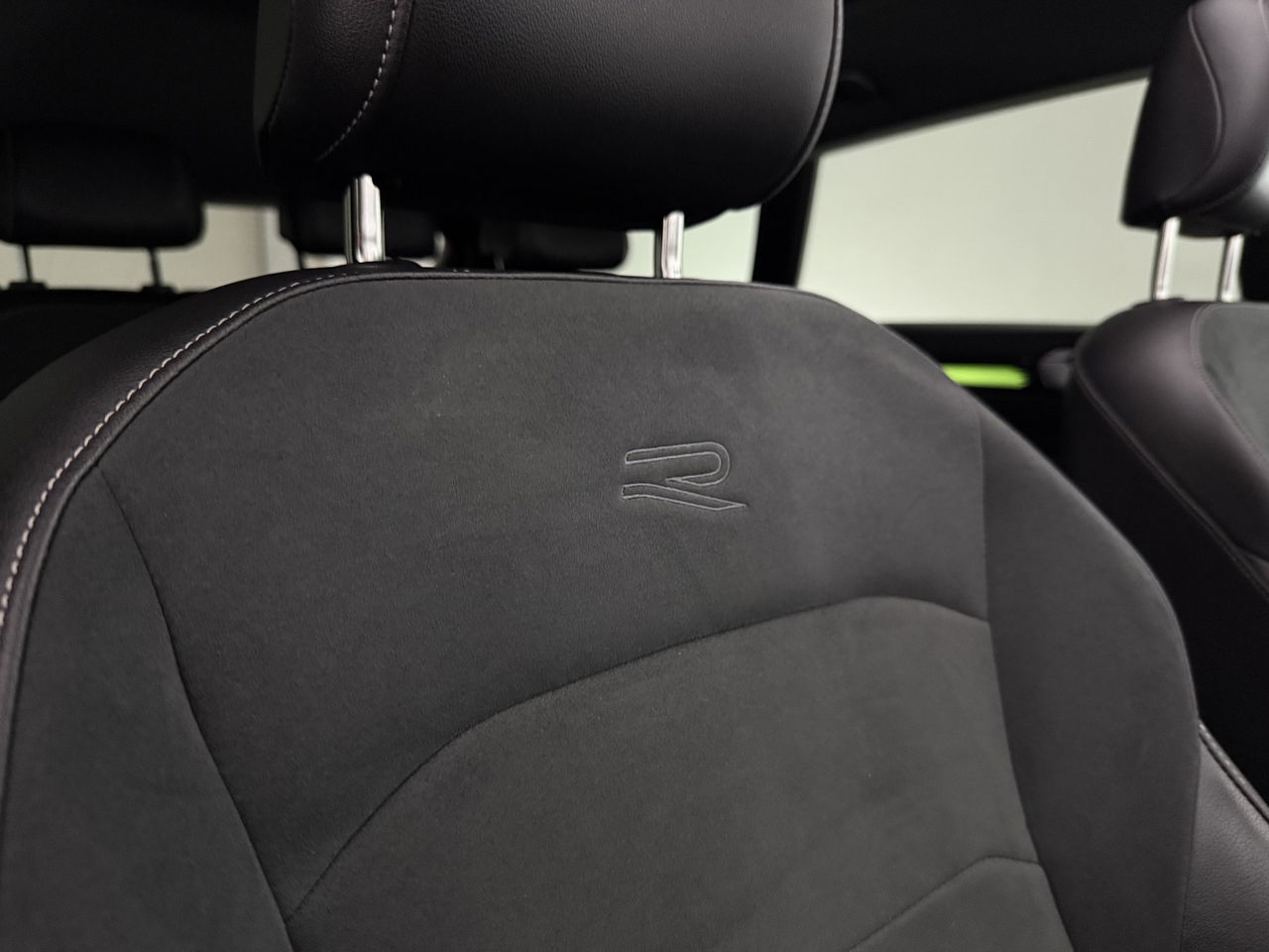 Volkswagen Arteon Shooting Brake 1.4 TSI eHybrid R-Line | Pano | Sfeerverl. | HuD | Virtual | Trekh. | LED | Carplay | Camera