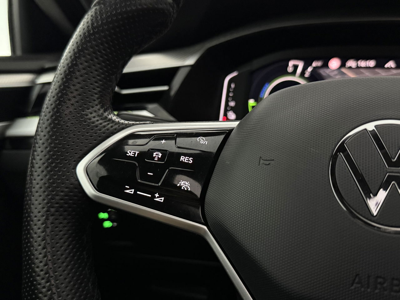 Volkswagen Arteon Shooting Brake 1.4 TSI eHybrid R-Line | Pano | Sfeerverl. | HuD | Virtual | Trekh. | LED | Carplay | Camera