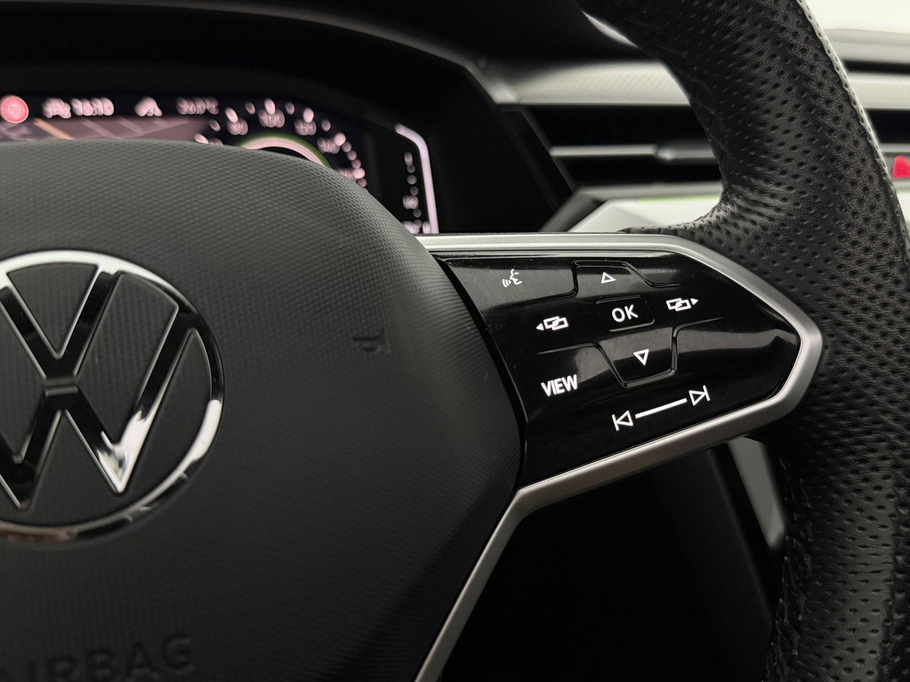 Volkswagen Arteon Shooting Brake 1.4 TSI eHybrid R-Line | Pano | Sfeerverl. | HuD | Virtual | Trekh. | LED | Carplay | Camera